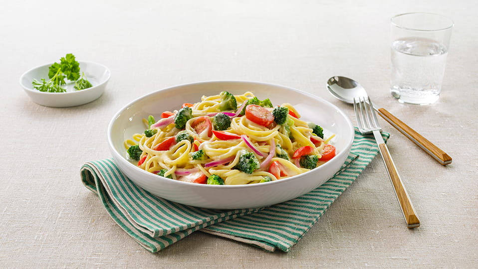 Spaghetti in einer Brokkoli-Käse-Soße