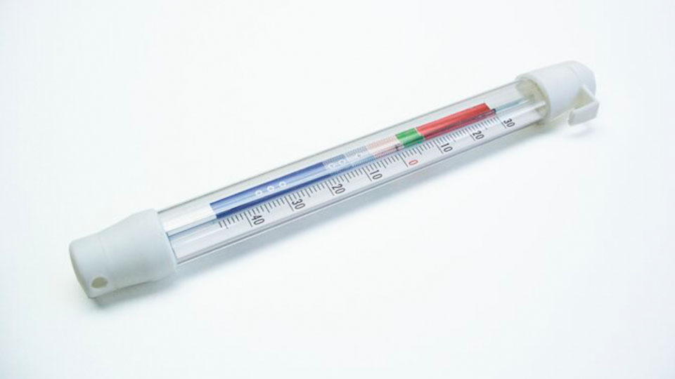 Stabförmiges Thermometer mit farbiger Skala