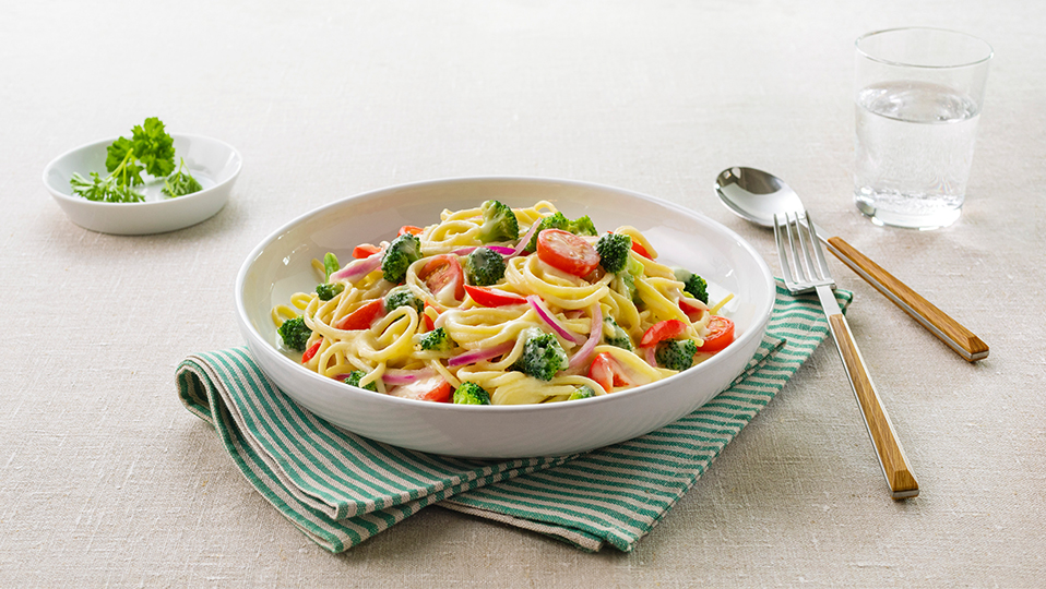 Spaghetti in einer Brokkoli-Käse-Soße